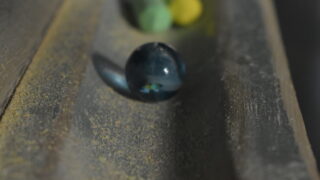 ビー玉　in　黒板